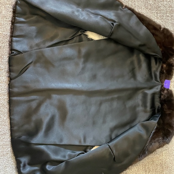 Mink Vest with white mink detail - Picture 3 of 4